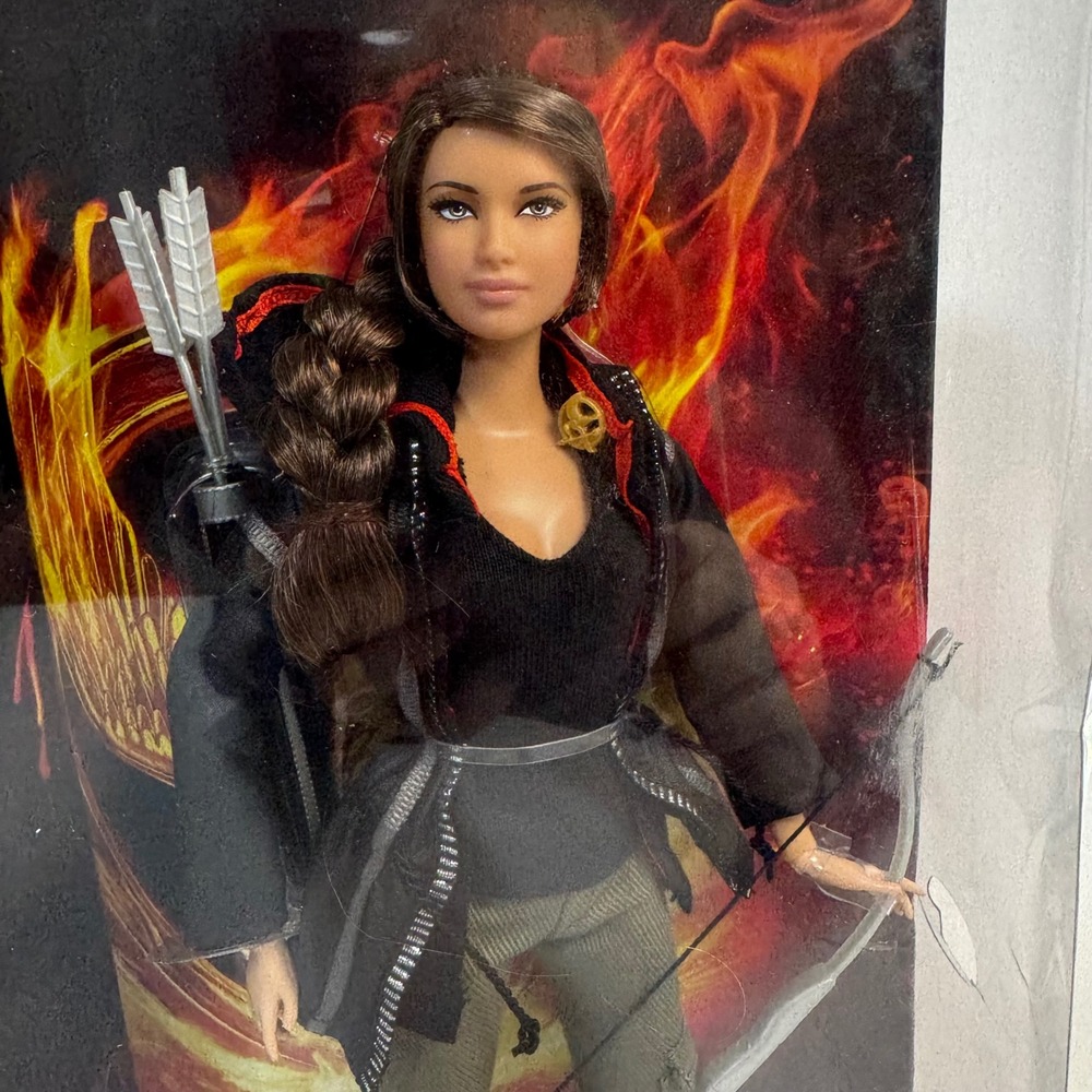 Barbie Collector Black Label The Hunger Games Katniss Everdeen Doll W3320 New